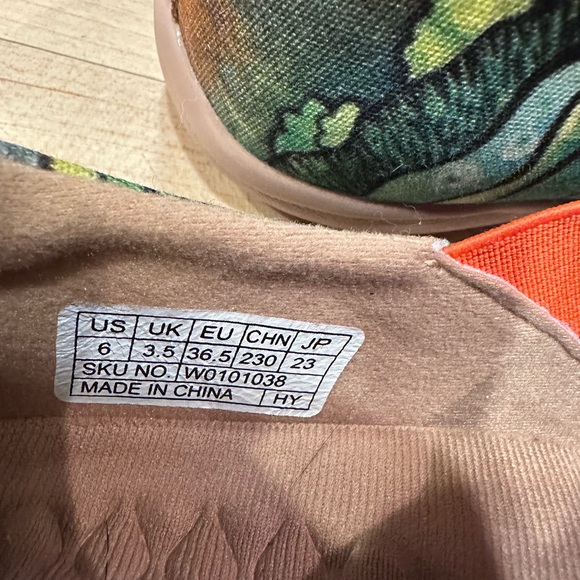 Uin women’s footwear in Porpoise Toledo. GUC size 6/36.5 - Picture 6 of 11